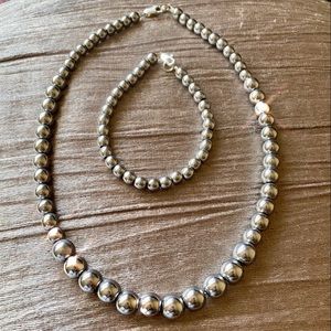 Silver Pearl Graduated Necklace & Bracelet Set